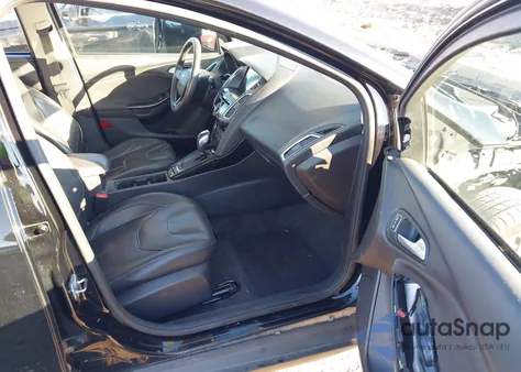 2018 Ford Focus Titanium z USA, uszkodzony, nr VIN 1FADP3N2XJL273199